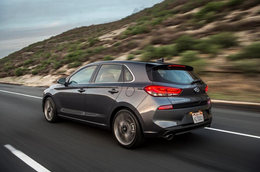  Hyundai Elantra GT Sport 2017 года  (фото 23 из 40)